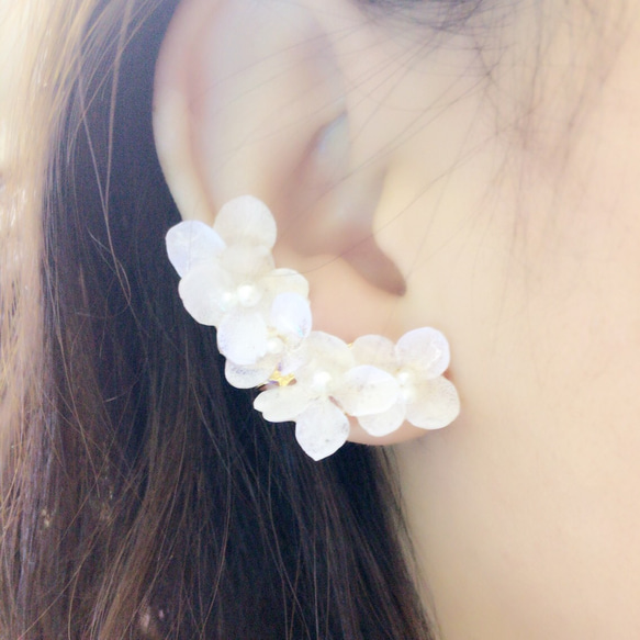 紫陽花  ear cuff    *white* 1枚目の画像