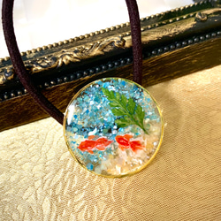 ハンドペイント金魚のアクアリウム シェルのヘアゴム 夏 アクリル