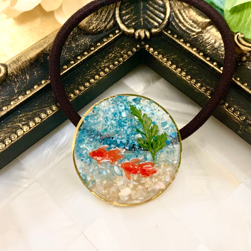 ハンドペイント金魚のアクアリウム シェルのヘアゴム 夏 アクリル