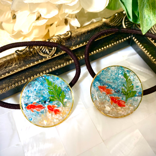 ハンドペイント金魚のアクアリウム シェルのヘアゴム 夏 アクリル