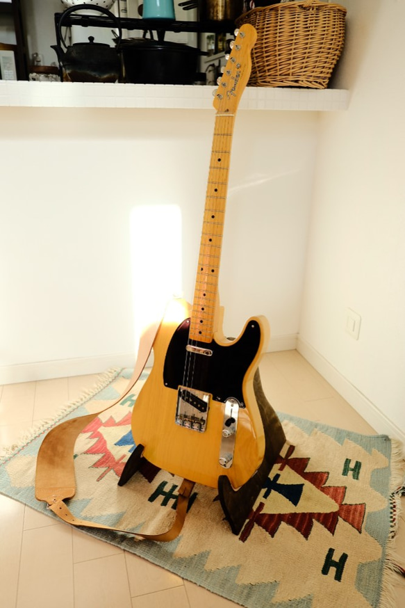 折り畳み式　木製ギタースタンド 2枚目の画像