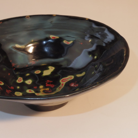 乾漆茶碗　脱乾漆技法 (生漆で麻・和紙・地の粉の繰り返しで厚みを出して石膏型から抜き出し漆塗) 