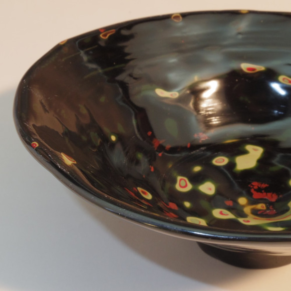 乾漆茶碗　脱乾漆技法 (生漆で麻・和紙・地の粉の繰り返しで厚みを出して石膏型から抜き出し漆塗) 