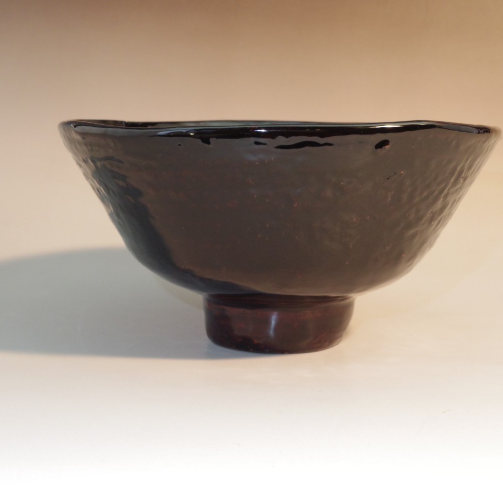乾漆茶碗高麗茶碗写し　脱乾漆技法 (生漆で麻・和紙・地の粉の繰り返しで厚みを出して石膏型から抜き出し漆塗)