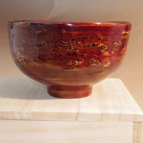 乾漆茶碗高麗茶碗写し　脱乾漆技法 (生漆で麻・和紙・地の粉の繰り返しで厚みを出して石膏型から抜き出し漆塗) 