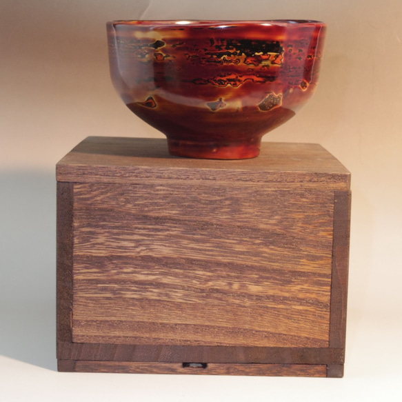 乾漆茶碗高麗茶碗写し　脱乾漆技法 (生漆で麻・和紙・地の粉の繰り返しで厚みを出して石膏型から抜き出し漆塗) 