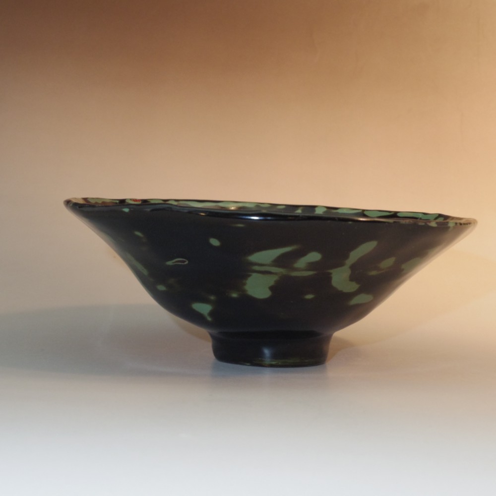 乾漆茶碗高麗茶碗写し　脱乾漆技法 (生漆で麻・和紙・地の粉の繰り返しで厚みを出して石膏型から抜き出し漆塗)