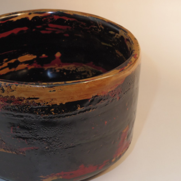 乾漆茶碗高麗茶碗写し　脱乾漆技法 (生漆で麻・和紙・地の粉の繰り返しで厚みを出して石膏型から抜き出し漆塗) 