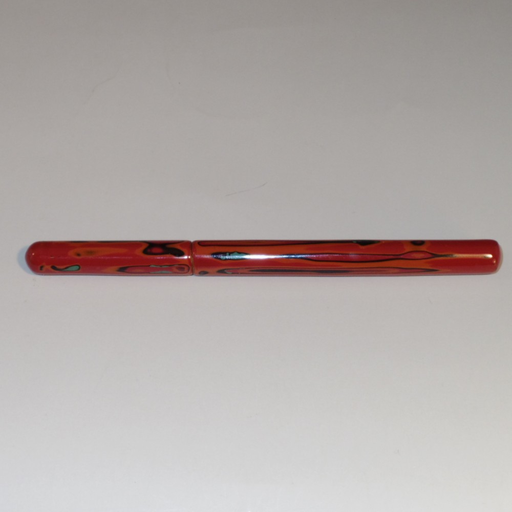 限定品葦のボールペン葉巻型意匠塗　色とりどりの漆を塗重ね研ぎ出しもようにこだわりぬいて完成刷毛手塗の品物です。