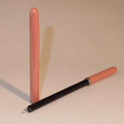 限量版蘆葦圓珠筆雪茄型紅色毛筆手繪產品。使用時可以稍後設置蓋子。 第4張的照片