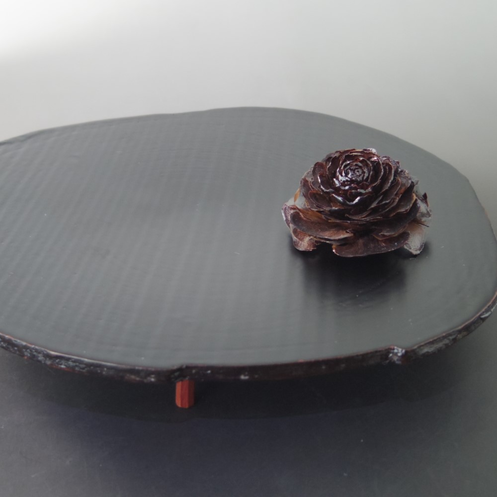 けやき台脚付コンポート　足付き皿に成ります。握り寿司などを並べたりできますね！