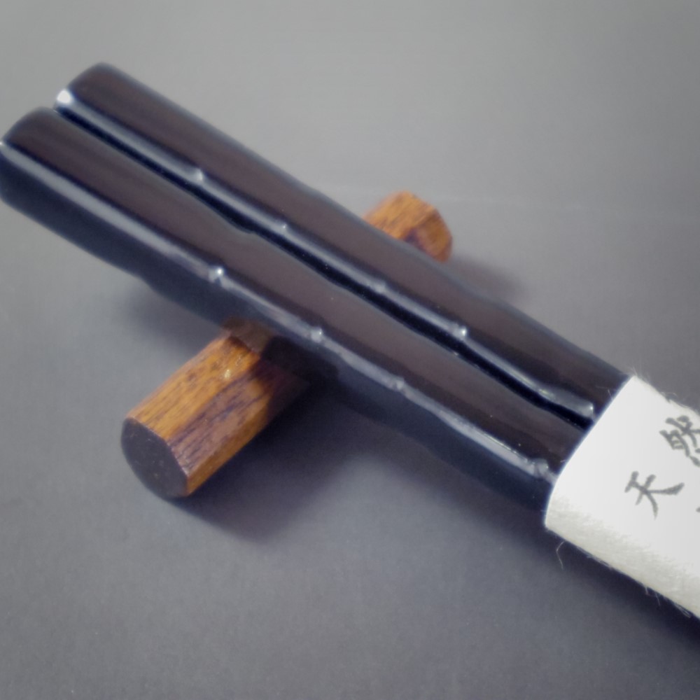 天然漆塗黒檀　黒檀の箸を制作削りから刷毛で天然漆を幾度もした品物です。大変もち易く私だけの創作したお箸です。