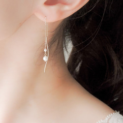 【新品】K10 /白色珍珠波浪線美式耳環 第3張的照片