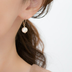 14kgf /簡單的棉珍珠金耳環：腎鉤 第1張的照片