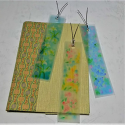 透明な初夏の3種の花の栞(しおり)　百合/バラ/睡蓮　パステルアート 2枚目の画像