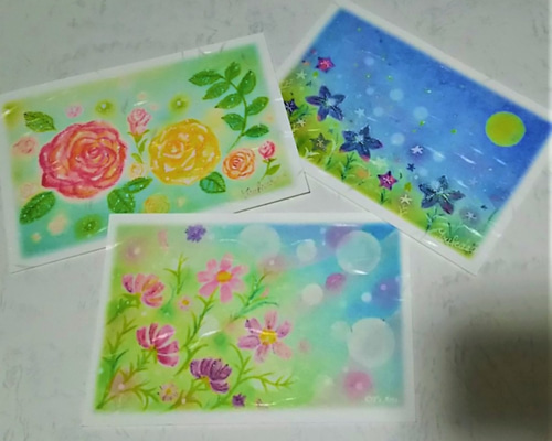 抽象的な花と地球のパステル画 A4サイズ 秋の花3種の絵葉書 バラ・キキョウ・コスモス パステルアートの