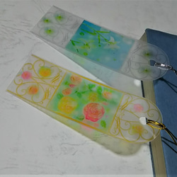 透明なバラと百合のパステルアートの栞(しおり)　2枚セット 2枚目の画像