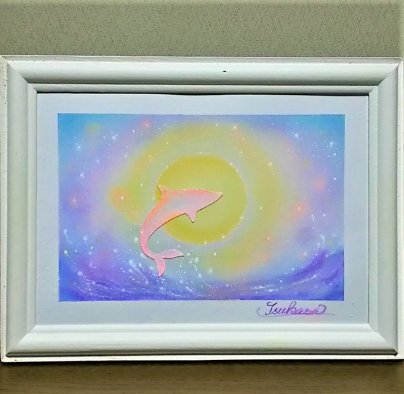 海とイルカのパステルアート 満月と幸福のピンク・ドルフィン