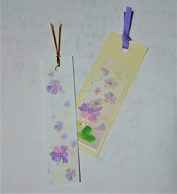 スミレの花の栞(しおり)2枚セット　パステルアート・ブックマーク 1枚目の画像
