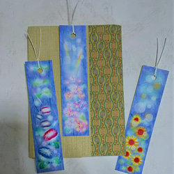 夏の3種の花の栞(しおり)・青地　 紫陽花・朝顔・ひまわり　パステルアートのブックマーク 3枚目の画像