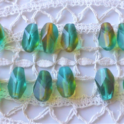 宝石カット　マットグリーン　チェコビーズ　Czech Glass Beads２個 2枚目の画像