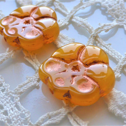 ぺったんこ　山吹の花　チェコビーズCzech Glass Beads2個 3枚目の画像