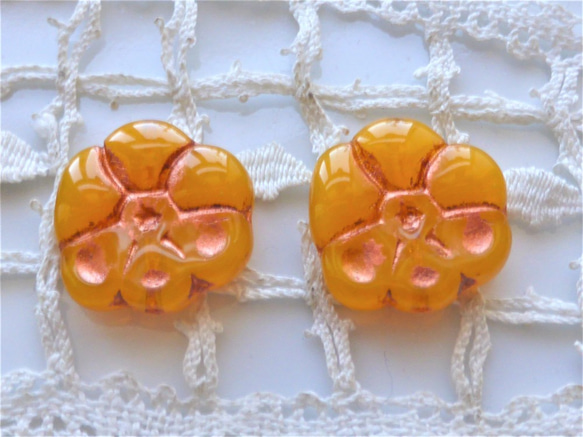 ぺったんこ　山吹の花　チェコビーズCzech Glass Beads2個 4枚目の画像
