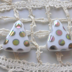 チェコビーズCzech Glass Beads三角ドット2個 2枚目の画像
