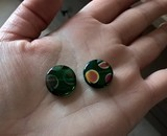 チェコビーズCzech Glass Beads丸緑ドット2個 3枚目の画像
