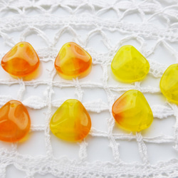 チェコビーズCzech Glass Beads花びらオレンジレモン4個 1枚目の画像