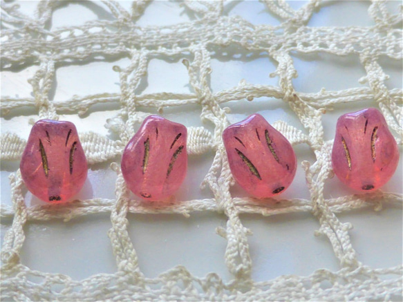 ミニチューリップ　半透明ピンク　チェコビーズ Czech Glass Beads４個 1枚目の画像