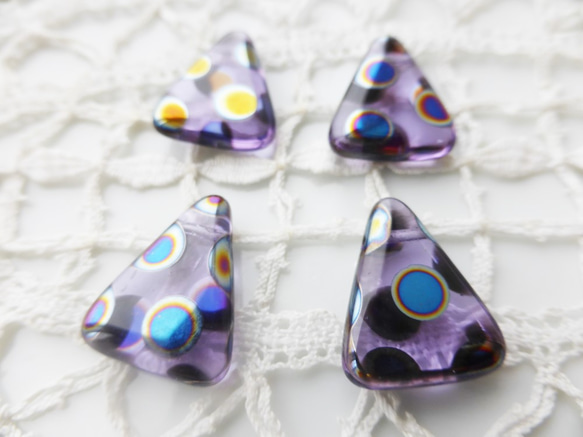 チェコビーズCzech Glass Beads三角紫ドット2個 4枚目の画像