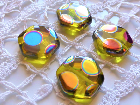 チェコビーズCzech Glass Beads6角形黄ドット２個 1枚目の画像