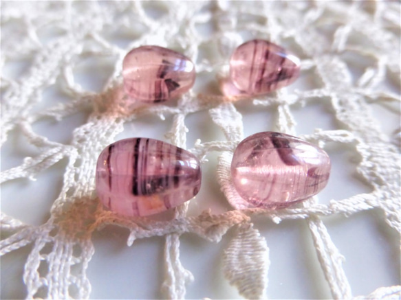 チェコビーズCzech Glass Beadsしずく花薄紫４個 1枚目の画像