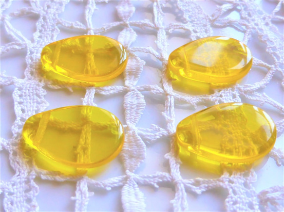 チェコビーズCzcech Glass Beadsしずく透明黄色2個 2枚目の画像