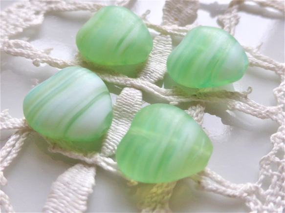 ハート　淡い緑マーブル チェコビーズCzech Glass Beads4個 4枚目の画像