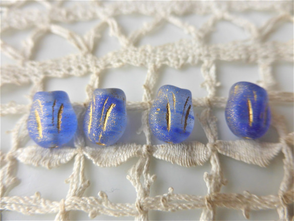 ミニチューリップ　すりガラスブルー　チェコビーズCzech Glass Beads ４個 1枚目の画像