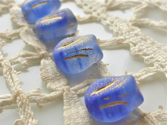 ミニチューリップ　すりガラスブルー　チェコビーズCzech Glass Beads ４個 2枚目の画像