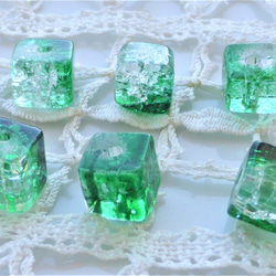 ヒビ　歪み　緑　チェコビーズCzech Glass Beads６個 1枚目の画像