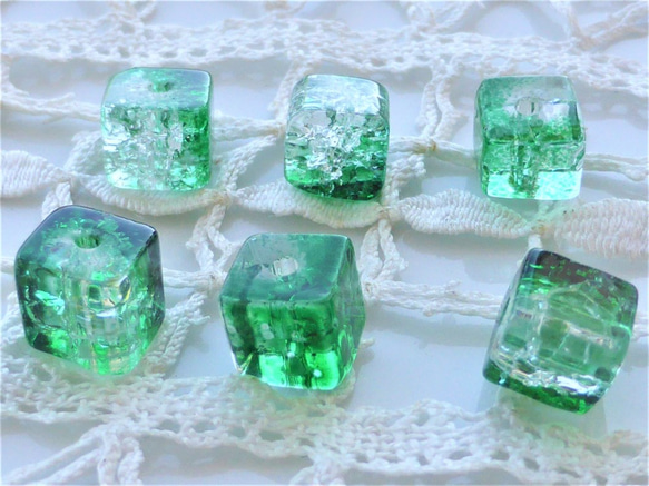 ヒビ　歪み　緑　チェコビーズCzech Glass Beads６個 1枚目の画像