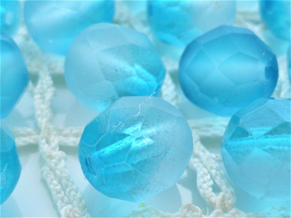 チェコビーズCzech Glass Beadsすりガラス白ブルー８個 4枚目の画像