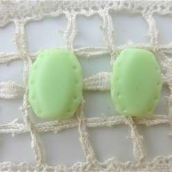 チェコビーズCzech Glass Beads パイ黄緑２個 3枚目の画像