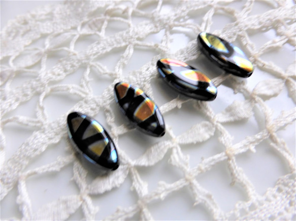 チェコビーズCzech Glass Beads口黒破片４個 2枚目の画像