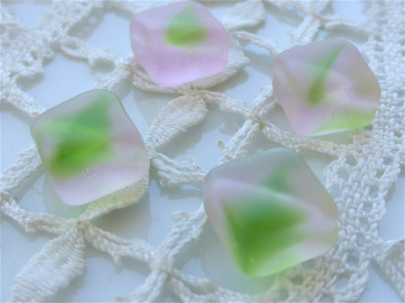 捷克珠子捷克玻璃珠直徑對角孔淺粉色綠色4片 第3張的照片