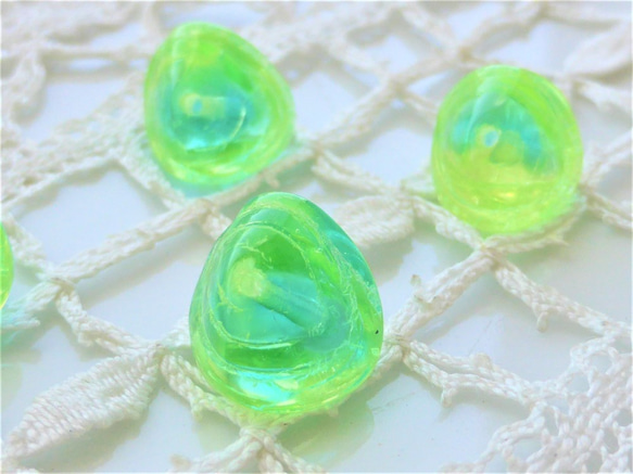 チェコビーズCzech Glass Beads貝うらん４個 3枚目の画像