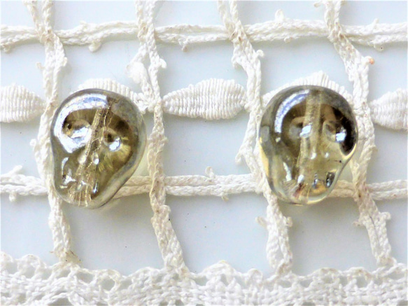 チェコビーズCzech Glass Beads骸骨リアル２個 2枚目の画像