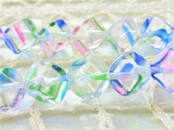 チェコビーズCzech Glass Beadsキューブ斜め穴虹8個 2枚目の画像