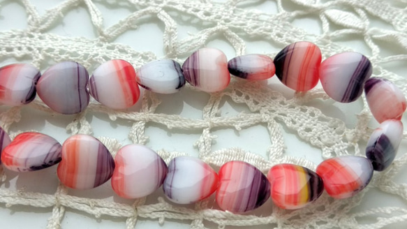 チェコビーズCzech Glass Beads　ハート黒紫赤白６個 1枚目の画像
