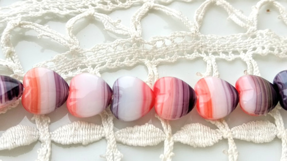 チェコビーズCzech Glass Beads　ハート黒紫赤白６個 2枚目の画像