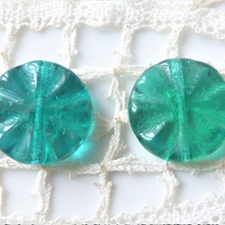 緑花　チェコビーズ　Czech Glass Beads ２個 1枚目の画像
